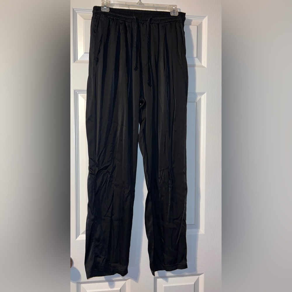 🎈Olivaceous Black Flowy Pants 🎈